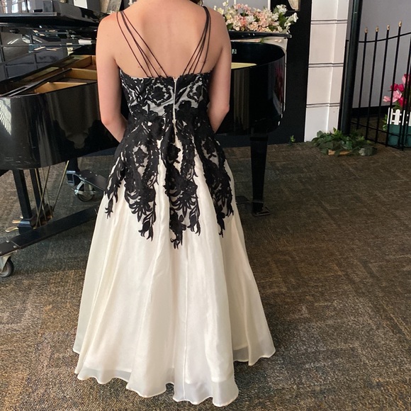 Beautiful flowing black and white formal dress - Picture 3 of 4